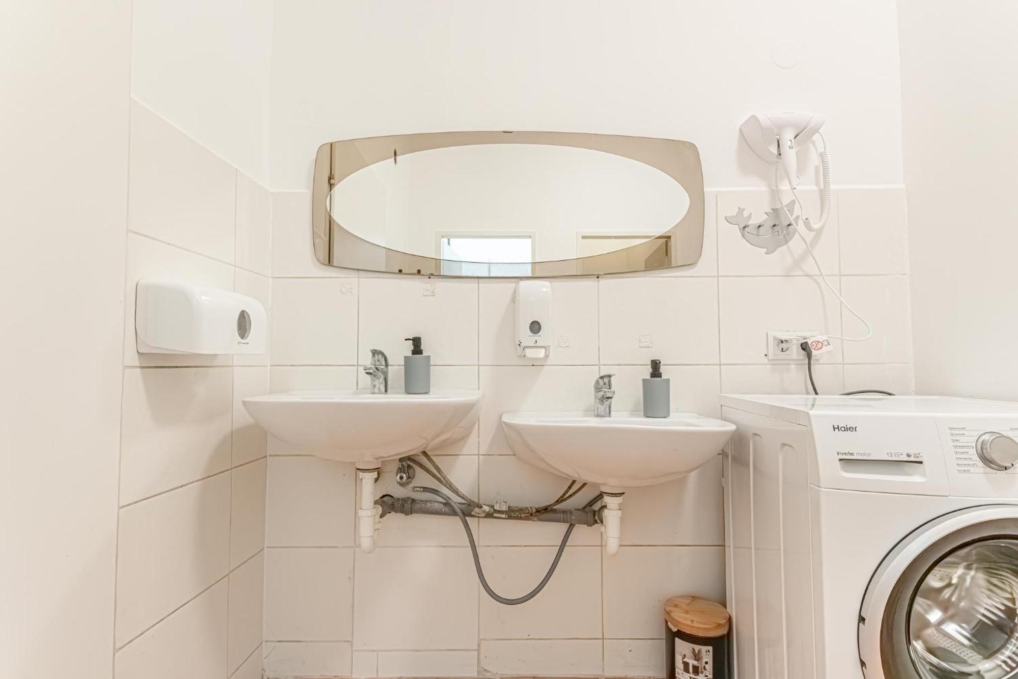 Loevly Shared 6Br With Garden Near Danube & Millenium City Вена Экстерьер фото